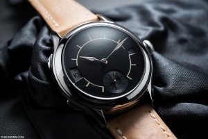 The New Laurent Ferrier Galet Square Galet Traveller Bor al